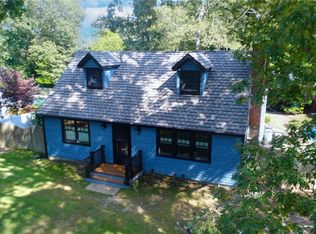 16 Heather Dr, Remsenburg, NY 11960