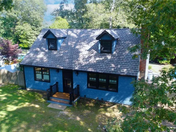 16 Heather Drive, Remsenburg, NY 11960