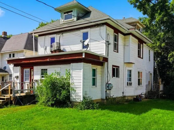 715 W 2nd St, Dixon, IL 61021