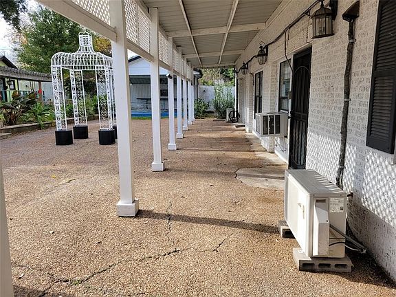 3rd image of 1308 W Washington Ave