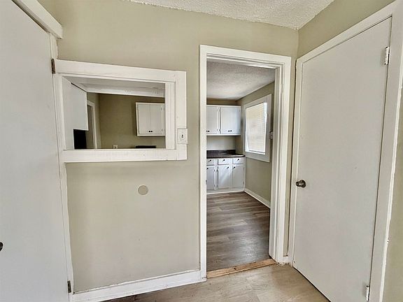 3rd image of 1448 Menager Rd