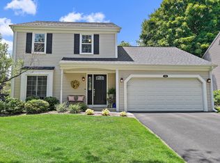 600 Thackeray Ln, Fox River Grove, IL 60021