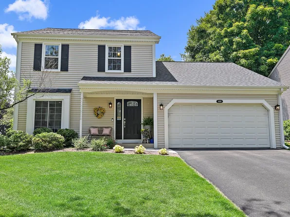 600 Thackeray Ln, Fox River Grove, IL 60021