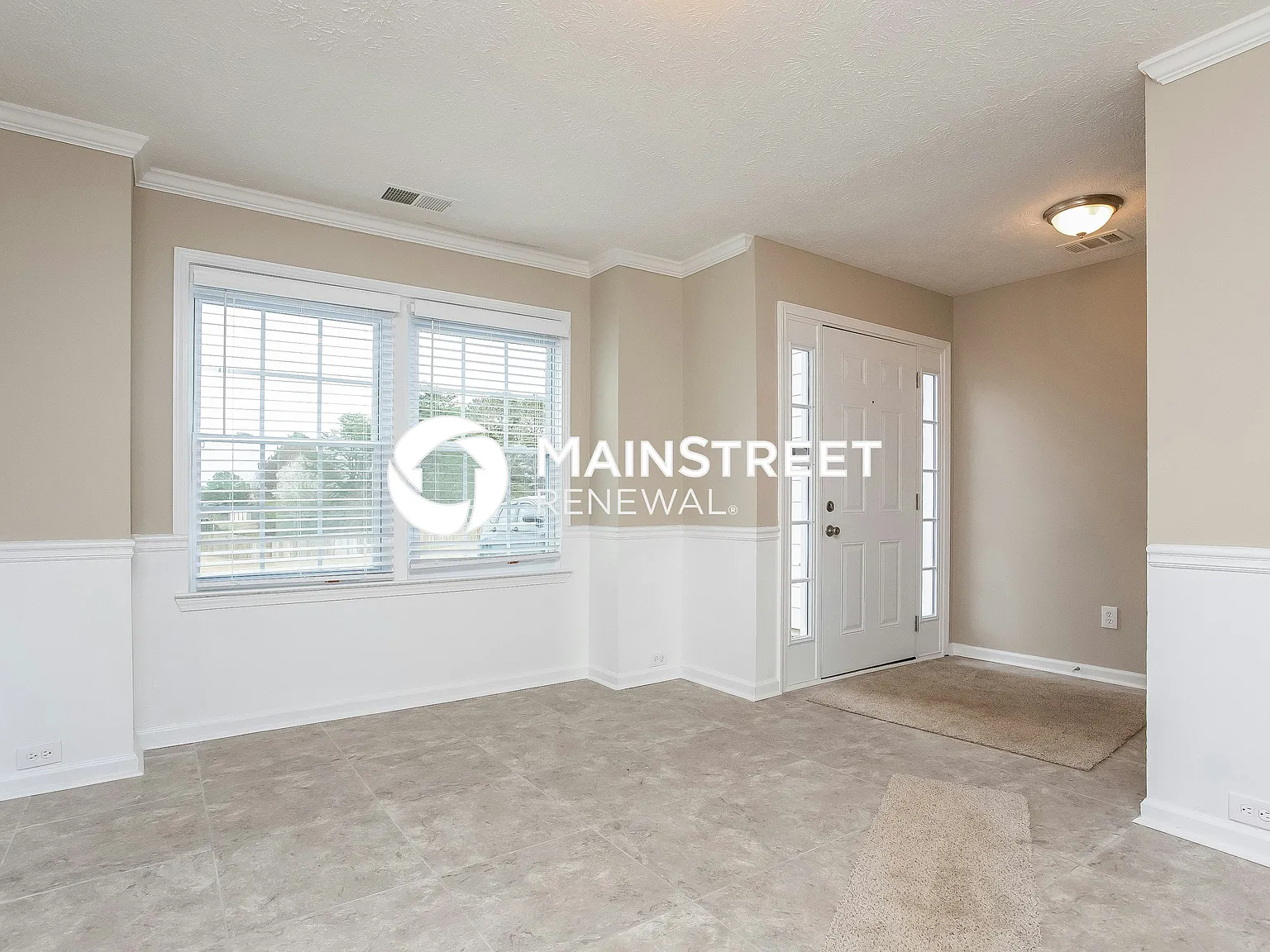 939 Longbranch Ln — Photo 2