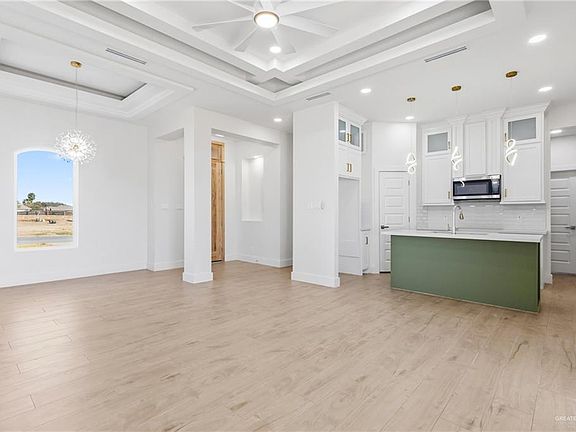 3rd image of 417 Serg Loop