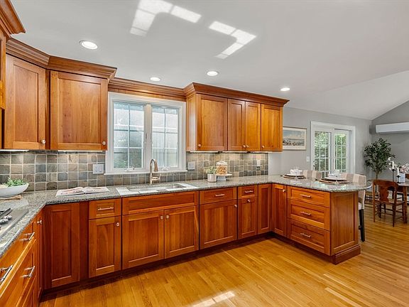 4th image of 58 Blacksmith Dr