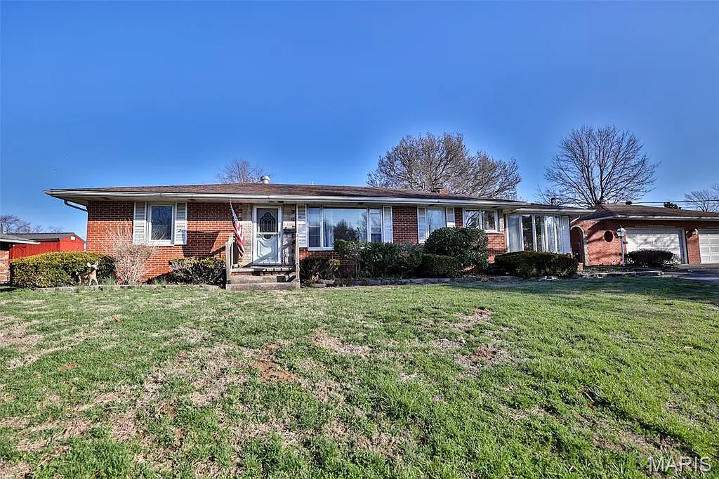 21 Midway Ave photo 1