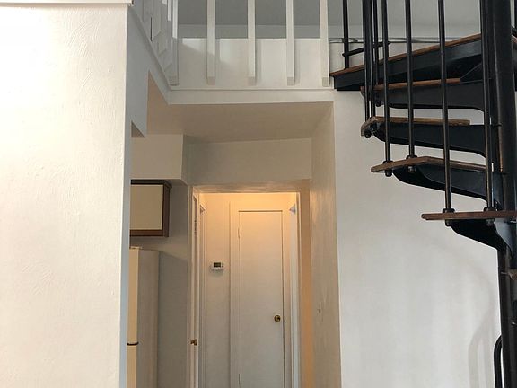 5th image of 836 Harrington Ave APT 8