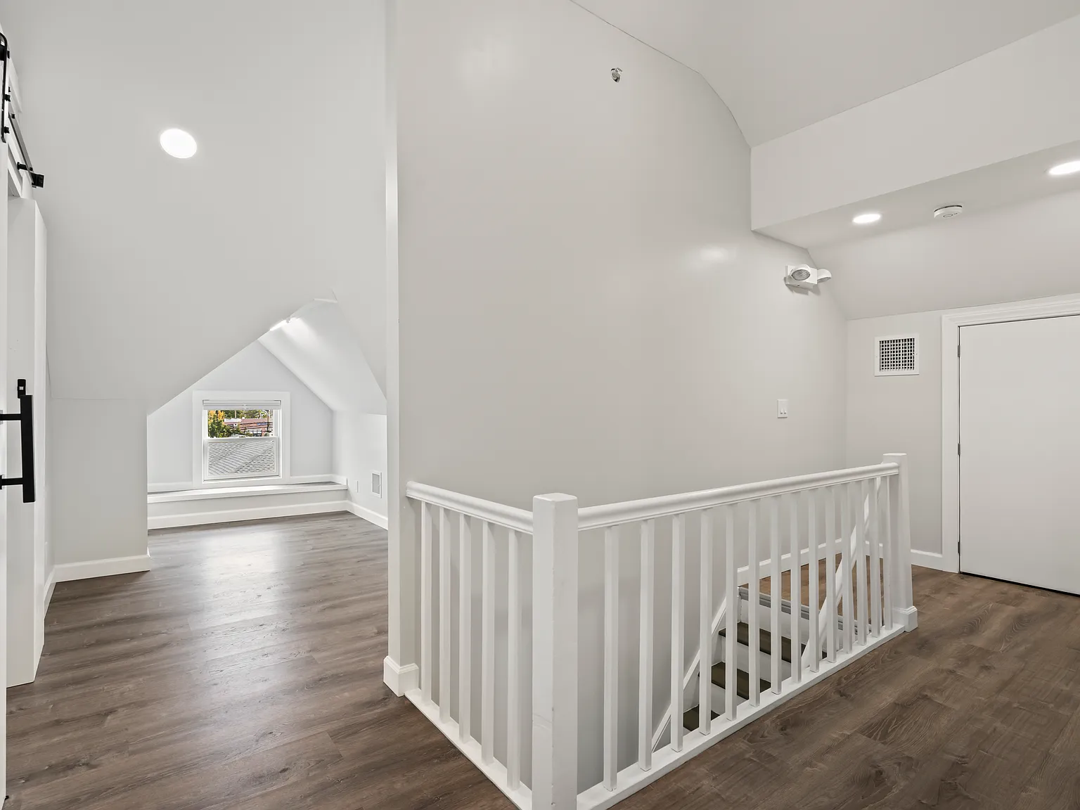 2 bed, 1.5 bath, 1287 sqft, $3,700 — Photo 4
