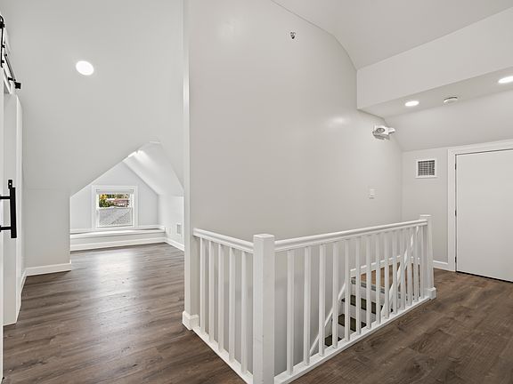 4th image of 7 Pulaski Rd APT 4