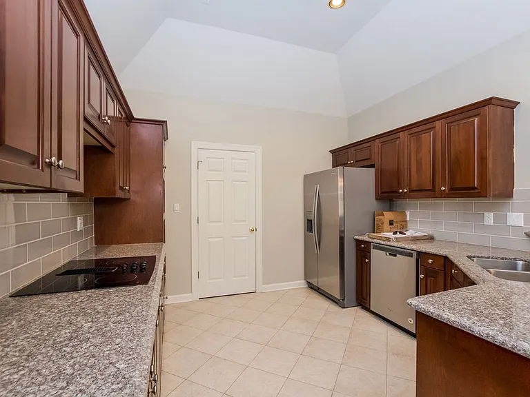 9424 Arborview Ct — Photo 7