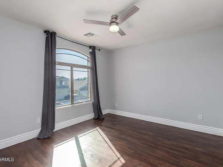 8406 W Pioneer St — Photo 28