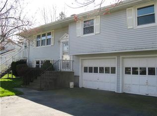 16 Colony Dr, Middletown, RI 02842