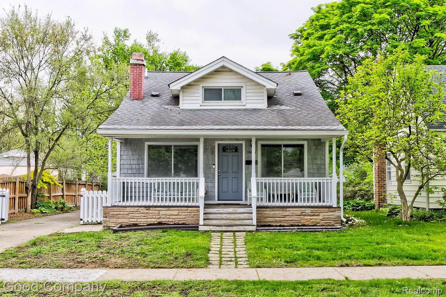 1688 W Hazelhurst St photo 1