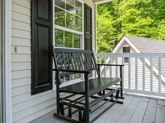 3rd image of 50 Robindale Ct