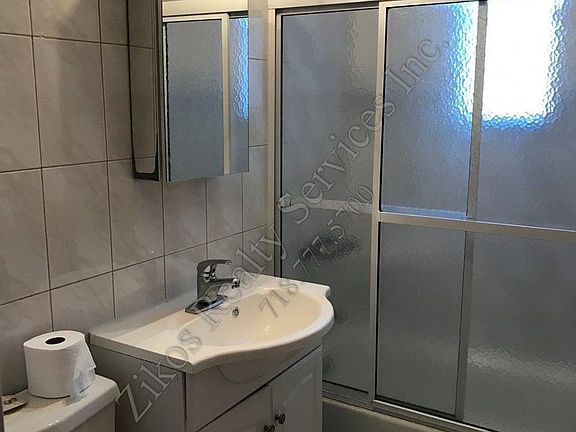 2nd image of 2029 23rd St #2
