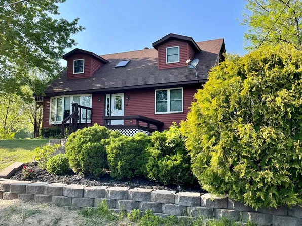 824 Park St W, Cannon Falls, MN 55009