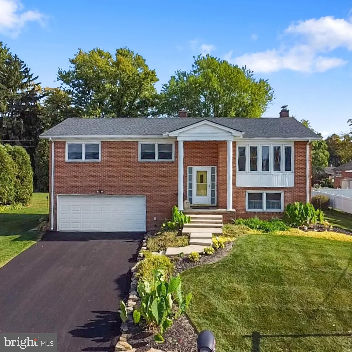 2885 Eastwood Dr photo 1
