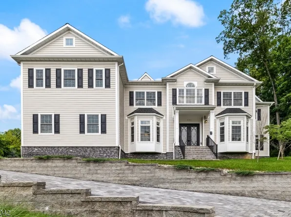 551 W Saddle River Rd, Upper Saddle River Boro, NJ 07458