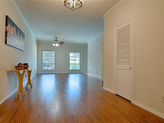 5th image of 4320 Bellaire Dr S APT 213