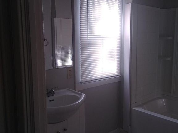 3rd image of 1451 E Mason St