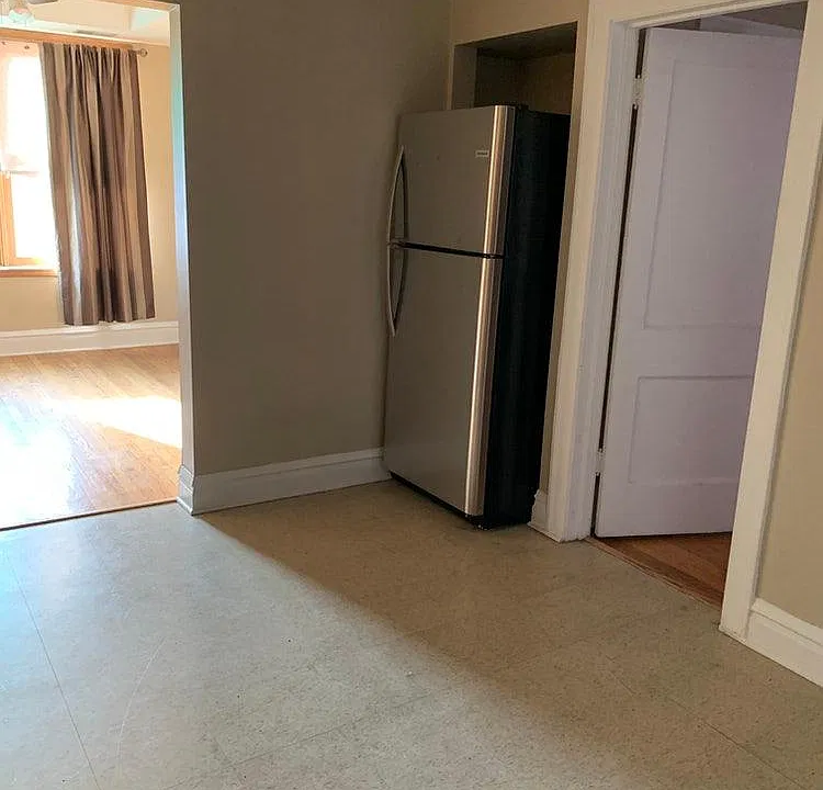 218 W 33rd St #3