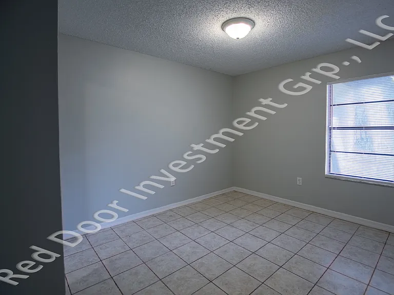 1127 Beecher St — Photo 8