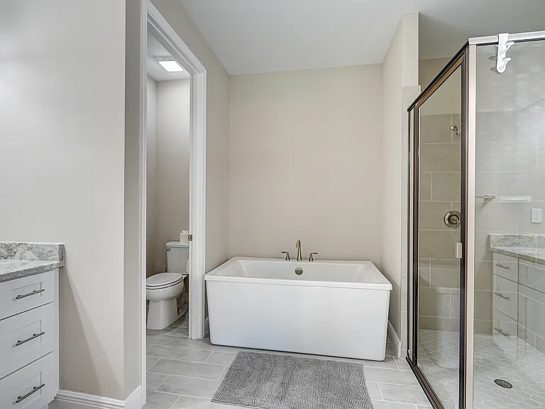 1104 NW 42nd Pl — Photo 9