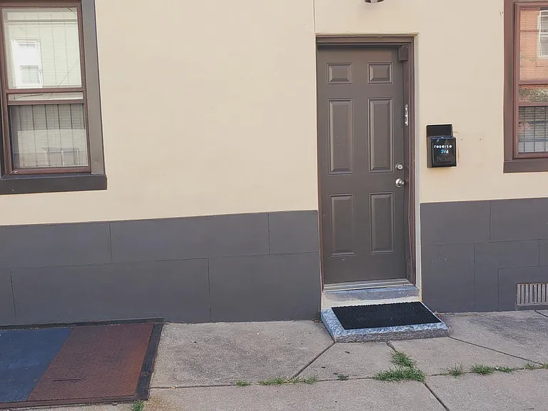 2240 Cedar St #3 — Photo 11