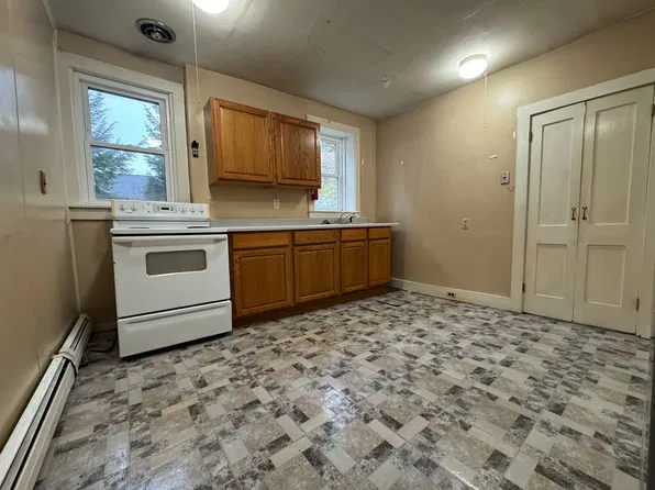 9 Court St, Windsor, VT 05089