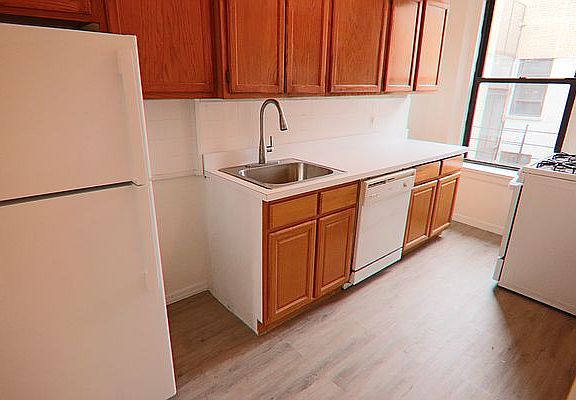 5th image of 654 W 161st St APT 6E