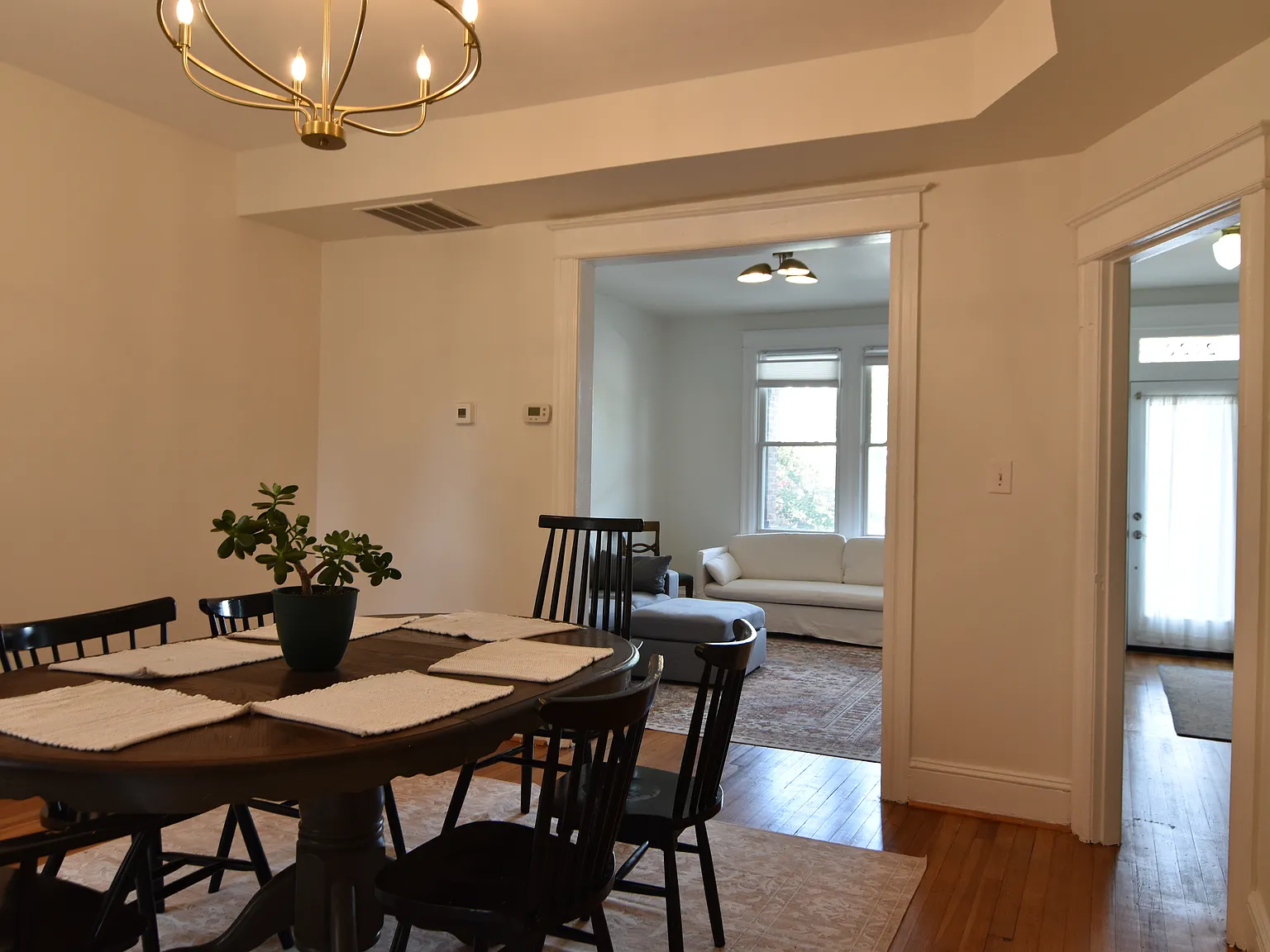 3 bed, 1.5 bath, 1400 sqft, $3,500 — Photo 3