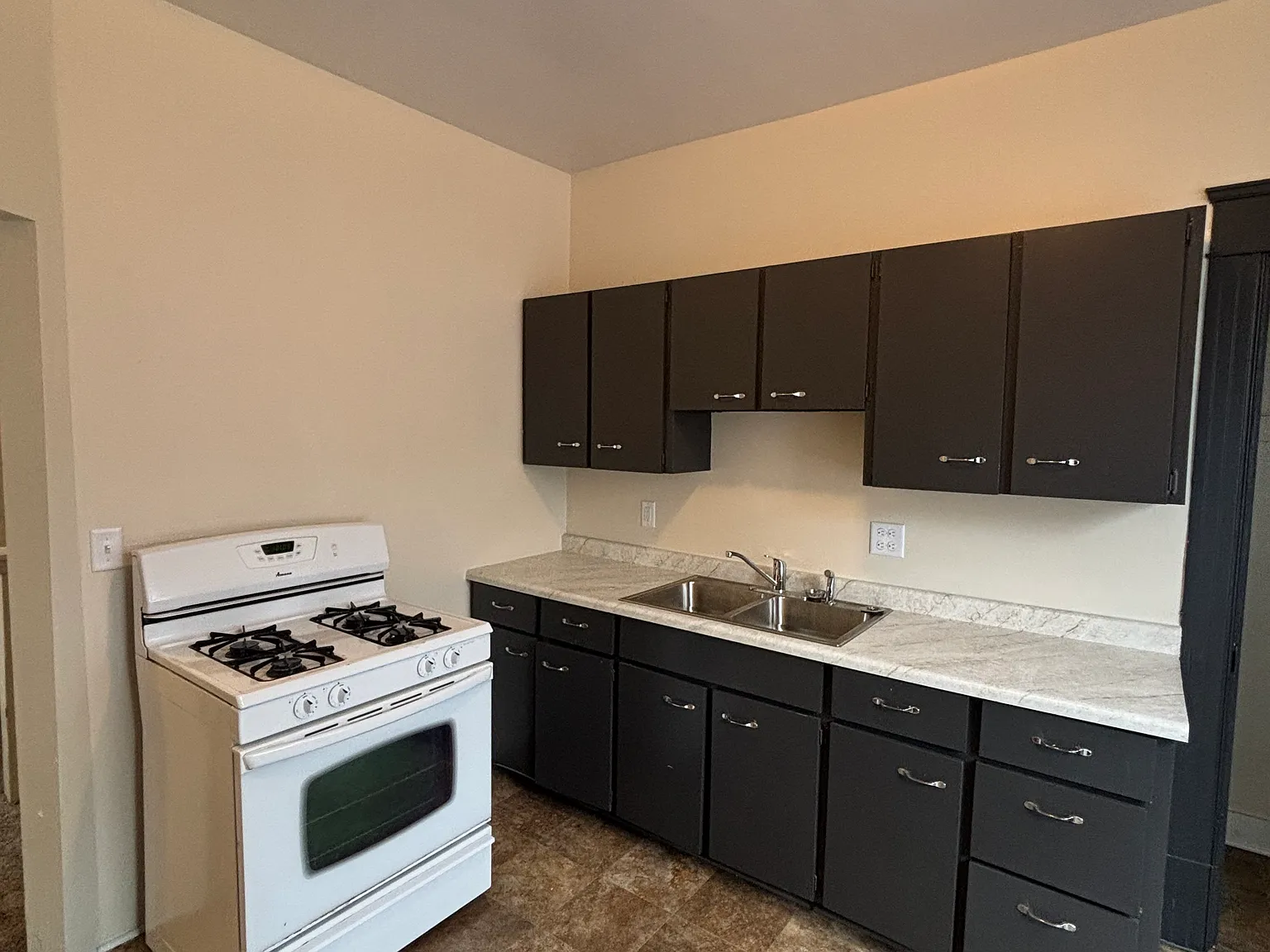 1 bed, 840 sqft, $950 — Photo 3