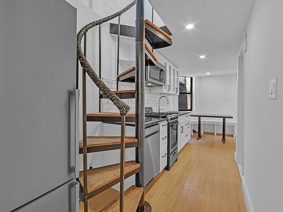 4th image of 163 Stanton St APT 15