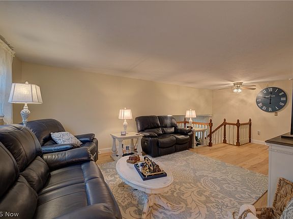 5th image of 724 Strowbridge Dr