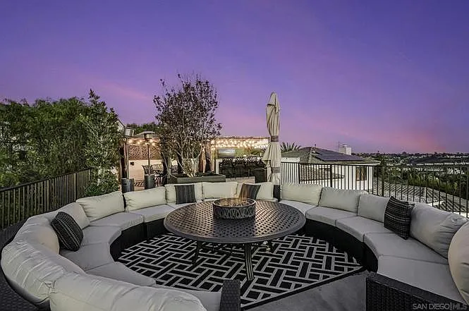 7335 El Fuerte St — Photo 4