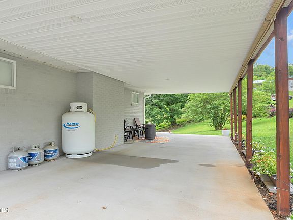 5th image of 768 Memorial Dr