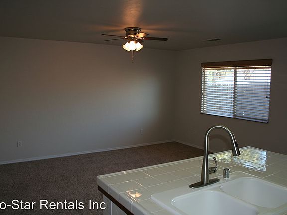 3rd image of 1394 W Bella Oaks Way