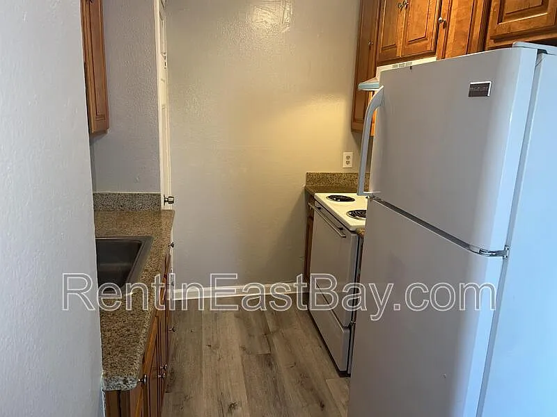 3 bed, 1.0 bath, 793 sqft, $1,850 — Photo 2