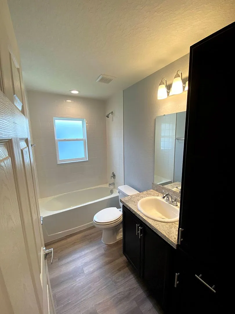 4-Bedroom, 2-Bathroom in Lakeland — Photo 3