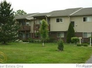 10161 Nancys Blvd APT 90, Grosse Ile, MI 48138