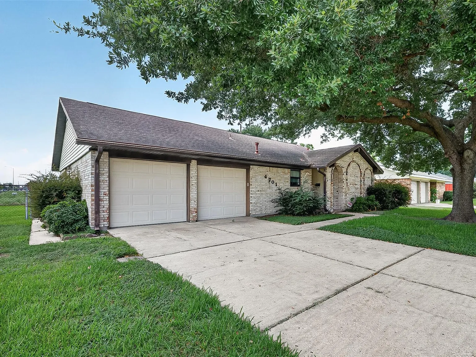 3 bed, 2.0 bath, 1516 sqft, $1,875 — Photo 3