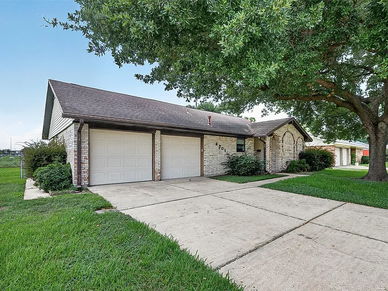 4701 Crepe Myrtle Ln — Photo 3