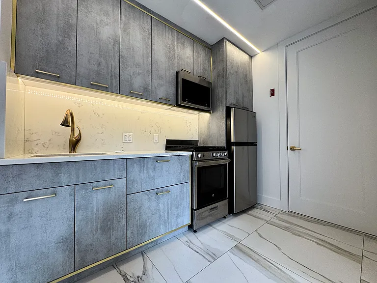 152 Boerum St #3B — Photo 2