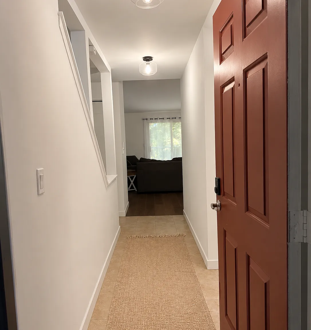 3 bed, 1378 sqft, $4,200 — Photo 3