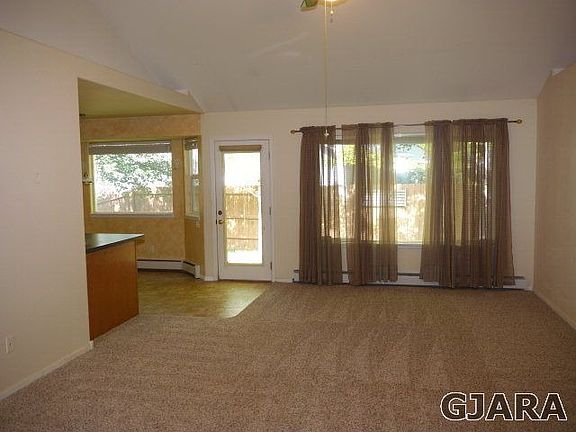 3rd image of 641 E Tomahawk Cir