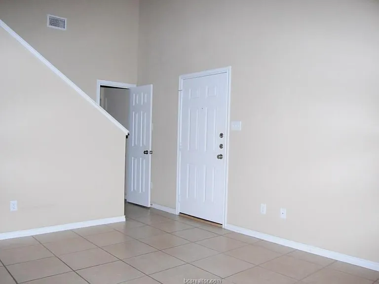 2350 Autumn Chase Loop #D — Photo 3