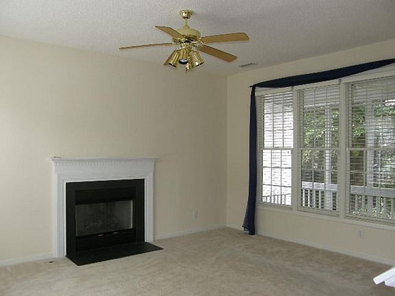 4th image of 207 Cove Creek Dr
