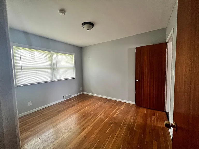 525 Far Hills Ave — Photo 16