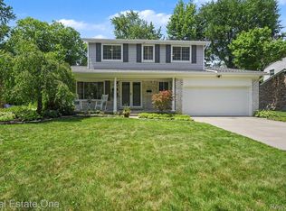 4255 Greensboro Dr, Troy, MI 48085